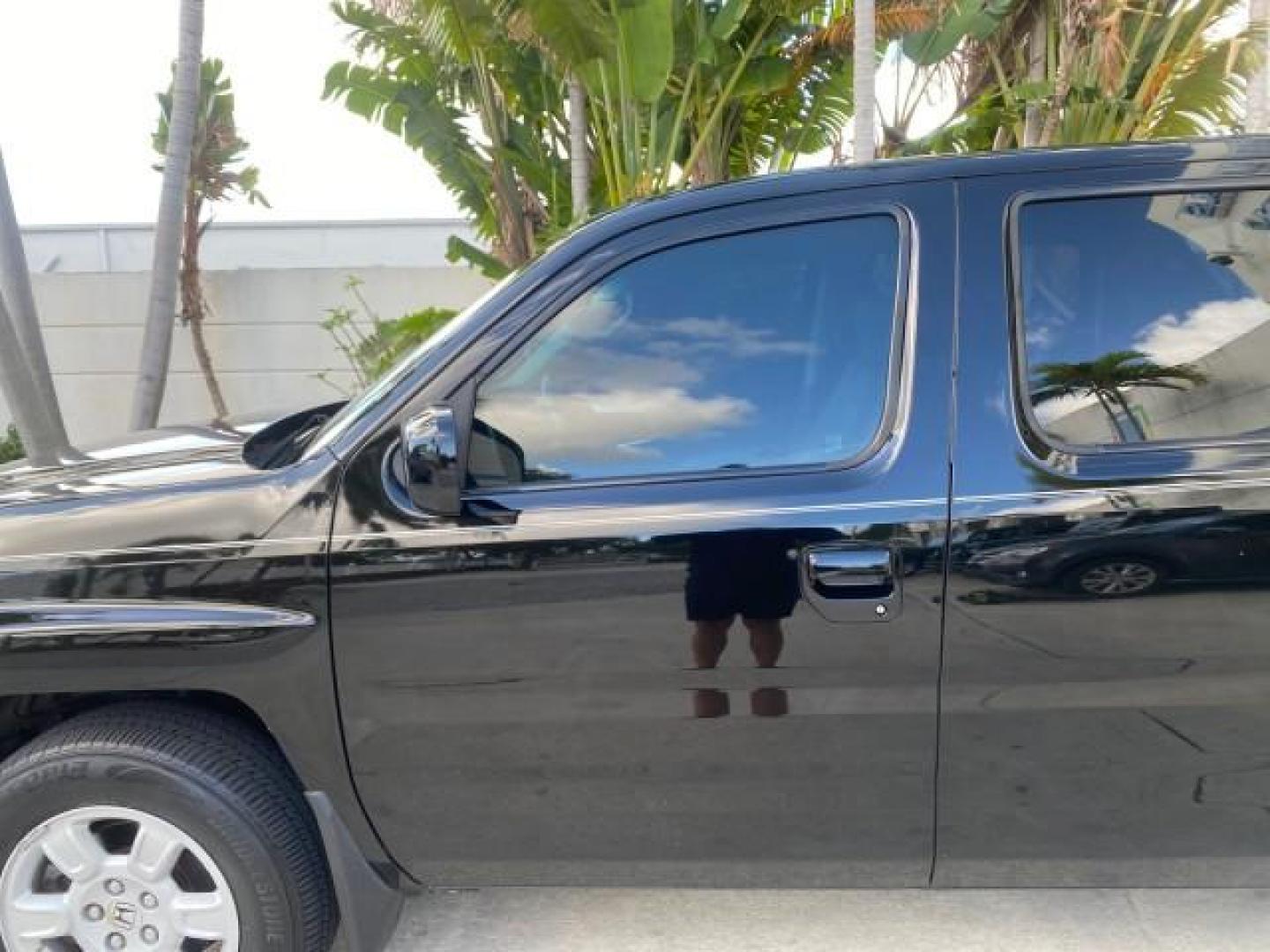 2007 Formal Black /Gray Honda Ridgeline RTL w/Leather 1 OWNER FL (2HJYK16557H) with an 3.5L SOHC PGM-FI 24-Valve VTEC V6 Engine engine, Automatic transmission, located at 4701 North Dixie Hwy, Pompano Beach, FL, 33064, (954) 422-2889, 26.240938, -80.123474 - OUR WEBPAGE FLORIDACARS1.COM HAS OVER 100 PHOTOS AND FREE CARFAX LINK 2007 HONDA RIDGELINE RTL 1 OWNER NEW $35,535 VIN: 2HJYK16557H543559 2 H J Y K 1 6 5 5 7 H 5 4 3 5 5 9 CREW PICKUP 3.5L V6 F SOHC 24V GASOLINE 21 MPG FRONT WHEEL DRIVE W/ 4X4 Features ABS Brakes Air Conditioning Alloy Wheels AM/FM - Photo#38