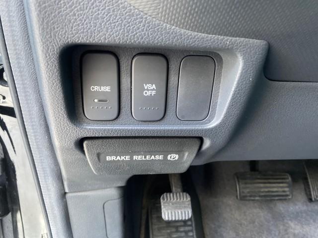 2007 Formal Black /Gray Honda Ridgeline RTL w/Leather 1 OWNER FL (2HJYK16557H) with an 3.5L SOHC PGM-FI 24-Valve VTEC V6 Engine engine, Automatic transmission, located at 4701 North Dixie Hwy, Pompano Beach, FL, 33064, (954) 422-2889, 26.240938, -80.123474 - OUR WEBPAGE FLORIDACARS1.COM HAS OVER 100 PHOTOS AND FREE CARFAX LINK 2007 HONDA RIDGELINE RTL 1 OWNER NEW $35,535 VIN: 2HJYK16557H543559 2 H J Y K 1 6 5 5 7 H 5 4 3 5 5 9 CREW PICKUP 3.5L V6 F SOHC 24V GASOLINE 21 MPG FRONT WHEEL DRIVE W/ 4X4 Features ABS Brakes Air Conditioning Alloy Wheels AM/FM - Photo#53