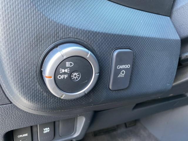 2007 Formal Black /Gray Honda Ridgeline RTL w/Leather 1 OWNER FL (2HJYK16557H) with an 3.5L SOHC PGM-FI 24-Valve VTEC V6 Engine engine, Automatic transmission, located at 4701 North Dixie Hwy, Pompano Beach, FL, 33064, (954) 422-2889, 26.240938, -80.123474 - OUR WEBPAGE FLORIDACARS1.COM HAS OVER 100 PHOTOS AND FREE CARFAX LINK 2007 HONDA RIDGELINE RTL 1 OWNER NEW $35,535 VIN: 2HJYK16557H543559 2 H J Y K 1 6 5 5 7 H 5 4 3 5 5 9 CREW PICKUP 3.5L V6 F SOHC 24V GASOLINE 21 MPG FRONT WHEEL DRIVE W/ 4X4 Features ABS Brakes Air Conditioning Alloy Wheels AM/FM - Photo#54