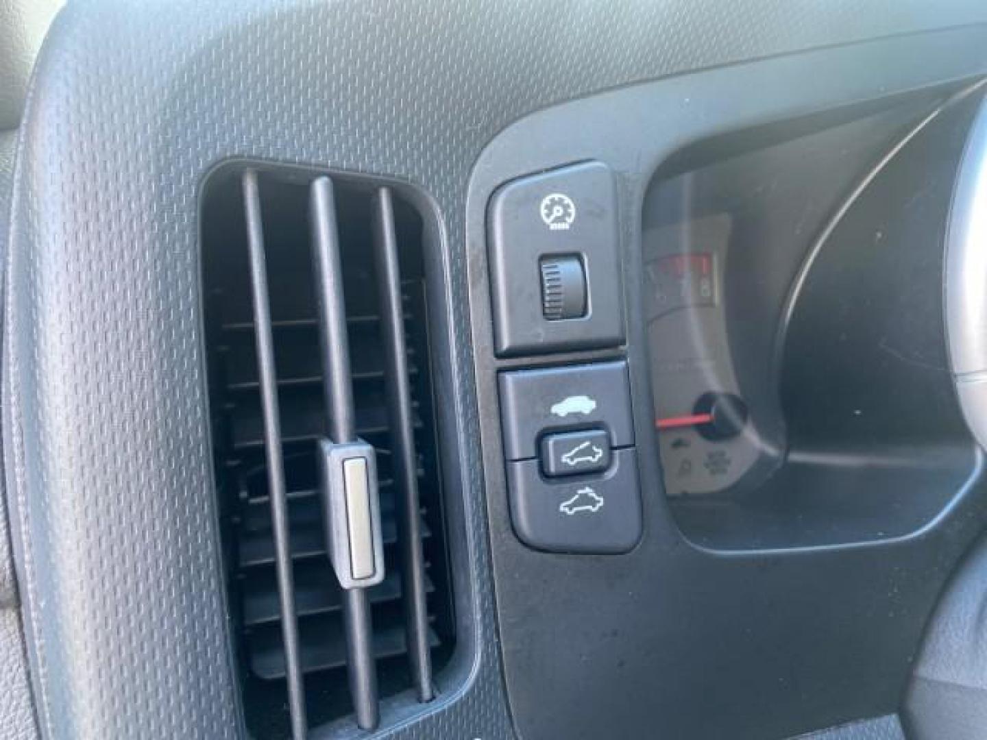 2007 Formal Black /Gray Honda Ridgeline RTL w/Leather 1 OWNER FL (2HJYK16557H) with an 3.5L SOHC PGM-FI 24-Valve VTEC V6 Engine engine, Automatic transmission, located at 4701 North Dixie Hwy, Pompano Beach, FL, 33064, (954) 422-2889, 26.240938, -80.123474 - OUR WEBPAGE FLORIDACARS1.COM HAS OVER 100 PHOTOS AND FREE CARFAX LINK 2007 HONDA RIDGELINE RTL 1 OWNER NEW $35,535 VIN: 2HJYK16557H543559 2 H J Y K 1 6 5 5 7 H 5 4 3 5 5 9 CREW PICKUP 3.5L V6 F SOHC 24V GASOLINE 21 MPG FRONT WHEEL DRIVE W/ 4X4 Features ABS Brakes Air Conditioning Alloy Wheels AM/FM - Photo#55