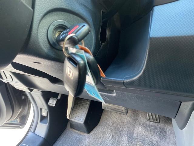 2007 Formal Black /Gray Honda Ridgeline RTL w/Leather 1 OWNER FL (2HJYK16557H) with an 3.5L SOHC PGM-FI 24-Valve VTEC V6 Engine engine, Automatic transmission, located at 4701 North Dixie Hwy, Pompano Beach, FL, 33064, (954) 422-2889, 26.240938, -80.123474 - OUR WEBPAGE FLORIDACARS1.COM HAS OVER 100 PHOTOS AND FREE CARFAX LINK 2007 HONDA RIDGELINE RTL 1 OWNER NEW $35,535 VIN: 2HJYK16557H543559 2 H J Y K 1 6 5 5 7 H 5 4 3 5 5 9 CREW PICKUP 3.5L V6 F SOHC 24V GASOLINE 21 MPG FRONT WHEEL DRIVE W/ 4X4 Features ABS Brakes Air Conditioning Alloy Wheels AM/FM - Photo#57