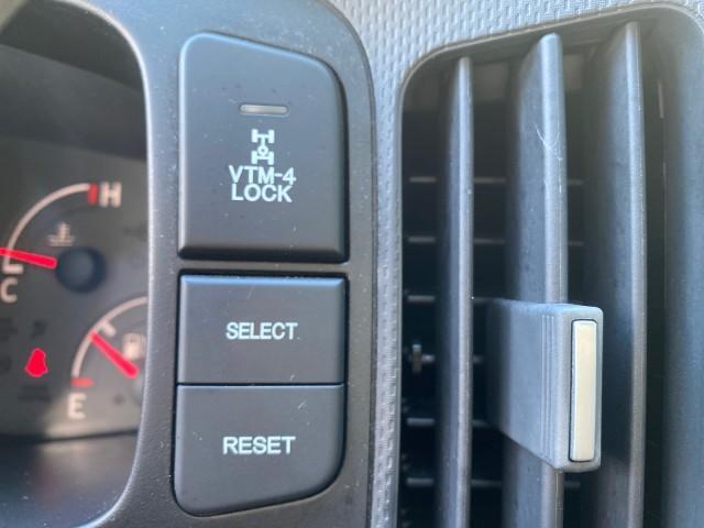 2007 Formal Black /Gray Honda Ridgeline RTL w/Leather 1 OWNER FL (2HJYK16557H) with an 3.5L SOHC PGM-FI 24-Valve VTEC V6 Engine engine, Automatic transmission, located at 4701 North Dixie Hwy, Pompano Beach, FL, 33064, (954) 422-2889, 26.240938, -80.123474 - OUR WEBPAGE FLORIDACARS1.COM HAS OVER 100 PHOTOS AND FREE CARFAX LINK 2007 HONDA RIDGELINE RTL 1 OWNER NEW $35,535 VIN: 2HJYK16557H543559 2 H J Y K 1 6 5 5 7 H 5 4 3 5 5 9 CREW PICKUP 3.5L V6 F SOHC 24V GASOLINE 21 MPG FRONT WHEEL DRIVE W/ 4X4 Features ABS Brakes Air Conditioning Alloy Wheels AM/FM - Photo#60