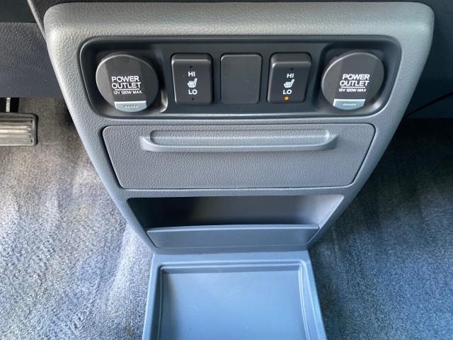 2007 Formal Black /Gray Honda Ridgeline RTL w/Leather 1 OWNER FL (2HJYK16557H) with an 3.5L SOHC PGM-FI 24-Valve VTEC V6 Engine engine, Automatic transmission, located at 4701 North Dixie Hwy, Pompano Beach, FL, 33064, (954) 422-2889, 26.240938, -80.123474 - OUR WEBPAGE FLORIDACARS1.COM HAS OVER 100 PHOTOS AND FREE CARFAX LINK 2007 HONDA RIDGELINE RTL 1 OWNER NEW $35,535 VIN: 2HJYK16557H543559 2 H J Y K 1 6 5 5 7 H 5 4 3 5 5 9 CREW PICKUP 3.5L V6 F SOHC 24V GASOLINE 21 MPG FRONT WHEEL DRIVE W/ 4X4 Features ABS Brakes Air Conditioning Alloy Wheels AM/FM - Photo#63