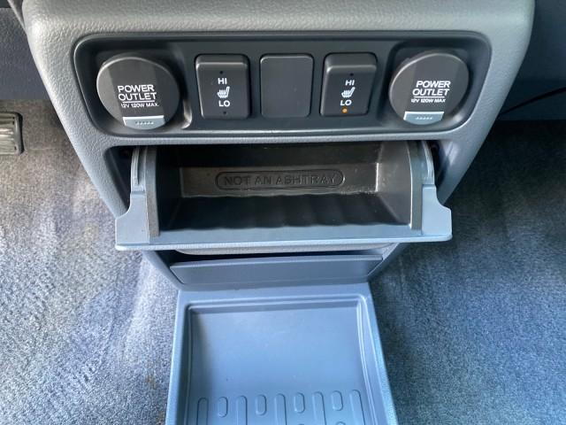 2007 Formal Black /Gray Honda Ridgeline RTL w/Leather 1 OWNER FL (2HJYK16557H) with an 3.5L SOHC PGM-FI 24-Valve VTEC V6 Engine engine, Automatic transmission, located at 4701 North Dixie Hwy, Pompano Beach, FL, 33064, (954) 422-2889, 26.240938, -80.123474 - OUR WEBPAGE FLORIDACARS1.COM HAS OVER 100 PHOTOS AND FREE CARFAX LINK 2007 HONDA RIDGELINE RTL 1 OWNER NEW $35,535 VIN: 2HJYK16557H543559 2 H J Y K 1 6 5 5 7 H 5 4 3 5 5 9 CREW PICKUP 3.5L V6 F SOHC 24V GASOLINE 21 MPG FRONT WHEEL DRIVE W/ 4X4 Features ABS Brakes Air Conditioning Alloy Wheels AM/FM - Photo#64