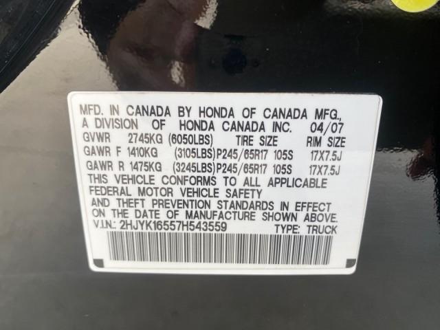 2007 Formal Black /Gray Honda Ridgeline RTL w/Leather 1 OWNER FL (2HJYK16557H) with an 3.5L SOHC PGM-FI 24-Valve VTEC V6 Engine engine, Automatic transmission, located at 4701 North Dixie Hwy, Pompano Beach, FL, 33064, (954) 422-2889, 26.240938, -80.123474 - OUR WEBPAGE FLORIDACARS1.COM HAS OVER 100 PHOTOS AND FREE CARFAX LINK 2007 HONDA RIDGELINE RTL 1 OWNER NEW $35,535 VIN: 2HJYK16557H543559 2 H J Y K 1 6 5 5 7 H 5 4 3 5 5 9 CREW PICKUP 3.5L V6 F SOHC 24V GASOLINE 21 MPG FRONT WHEEL DRIVE W/ 4X4 Features ABS Brakes Air Conditioning Alloy Wheels AM/FM - Photo#78