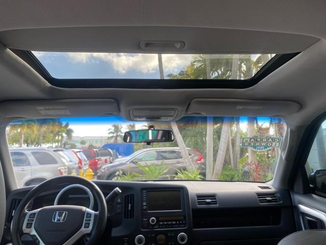 2007 Formal Black /Gray Honda Ridgeline RTL w/Leather 1 OWNER FL (2HJYK16557H) with an 3.5L SOHC PGM-FI 24-Valve VTEC V6 Engine engine, Automatic transmission, located at 4701 North Dixie Hwy, Pompano Beach, FL, 33064, (954) 422-2889, 26.240938, -80.123474 - OUR WEBPAGE FLORIDACARS1.COM HAS OVER 100 PHOTOS AND FREE CARFAX LINK 2007 HONDA RIDGELINE RTL 1 OWNER NEW $35,535 VIN: 2HJYK16557H543559 2 H J Y K 1 6 5 5 7 H 5 4 3 5 5 9 CREW PICKUP 3.5L V6 F SOHC 24V GASOLINE 21 MPG FRONT WHEEL DRIVE W/ 4X4 Features ABS Brakes Air Conditioning Alloy Wheels AM/FM - Photo#88