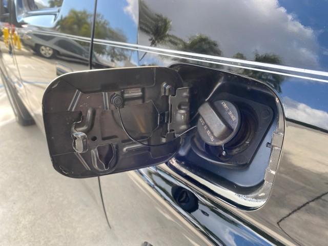 2007 Formal Black /Gray Honda Ridgeline RTL w/Leather 1 OWNER FL (2HJYK16557H) with an 3.5L SOHC PGM-FI 24-Valve VTEC V6 Engine engine, Automatic transmission, located at 4701 North Dixie Hwy, Pompano Beach, FL, 33064, (954) 422-2889, 26.240938, -80.123474 - OUR WEBPAGE FLORIDACARS1.COM HAS OVER 100 PHOTOS AND FREE CARFAX LINK 2007 HONDA RIDGELINE RTL 1 OWNER NEW $35,535 VIN: 2HJYK16557H543559 2 H J Y K 1 6 5 5 7 H 5 4 3 5 5 9 CREW PICKUP 3.5L V6 F SOHC 24V GASOLINE 21 MPG FRONT WHEEL DRIVE W/ 4X4 Features ABS Brakes Air Conditioning Alloy Wheels AM/FM - Photo#92