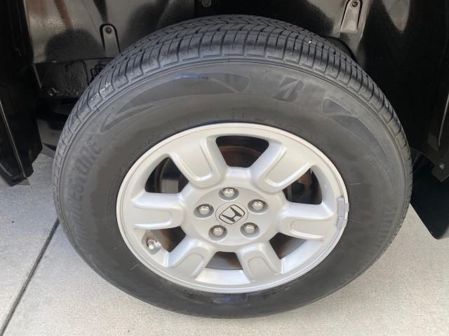 2007 Formal Black /Gray Honda Ridgeline RTL w/Leather 1 OWNER FL (2HJYK16557H) with an 3.5L SOHC PGM-FI 24-Valve VTEC V6 Engine engine, Automatic transmission, located at 4701 North Dixie Hwy, Pompano Beach, FL, 33064, (954) 422-2889, 26.240938, -80.123474 - OUR WEBPAGE FLORIDACARS1.COM HAS OVER 100 PHOTOS AND FREE CARFAX LINK 2007 HONDA RIDGELINE RTL 1 OWNER NEW $35,535 VIN: 2HJYK16557H543559 2 H J Y K 1 6 5 5 7 H 5 4 3 5 5 9 CREW PICKUP 3.5L V6 F SOHC 24V GASOLINE 21 MPG FRONT WHEEL DRIVE W/ 4X4 Features ABS Brakes Air Conditioning Alloy Wheels AM/FM - Photo#93