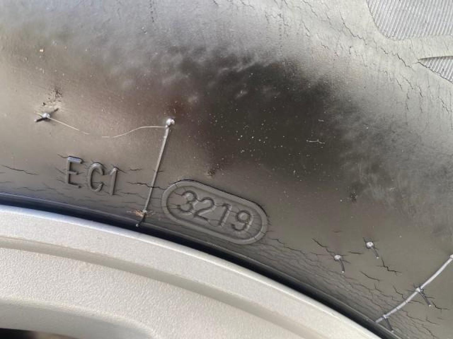 2007 Formal Black /Gray Honda Ridgeline RTL w/Leather 1 OWNER FL (2HJYK16557H) with an 3.5L SOHC PGM-FI 24-Valve VTEC V6 Engine engine, Automatic transmission, located at 4701 North Dixie Hwy, Pompano Beach, FL, 33064, (954) 422-2889, 26.240938, -80.123474 - OUR WEBPAGE FLORIDACARS1.COM HAS OVER 100 PHOTOS AND FREE CARFAX LINK 2007 HONDA RIDGELINE RTL 1 OWNER NEW $35,535 VIN: 2HJYK16557H543559 2 H J Y K 1 6 5 5 7 H 5 4 3 5 5 9 CREW PICKUP 3.5L V6 F SOHC 24V GASOLINE 21 MPG FRONT WHEEL DRIVE W/ 4X4 Features ABS Brakes Air Conditioning Alloy Wheels AM/FM - Photo#95