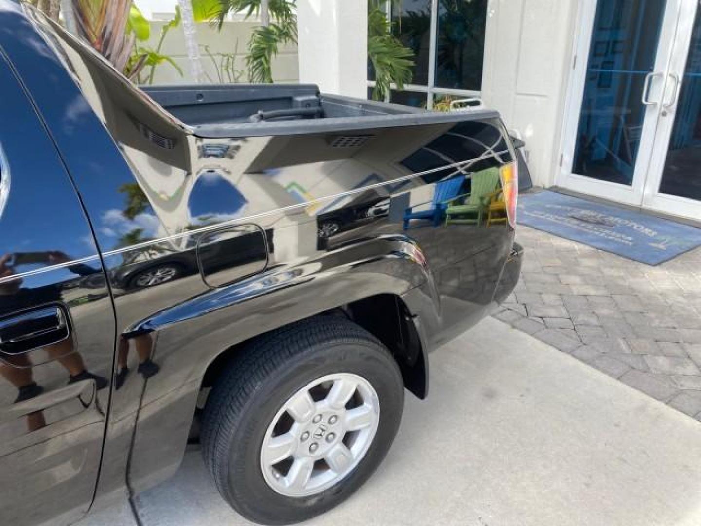 2007 Formal Black /Gray Honda Ridgeline RTL w/Leather 1 OWNER FL (2HJYK16557H) with an 3.5L SOHC PGM-FI 24-Valve VTEC V6 Engine engine, Automatic transmission, located at 4701 North Dixie Hwy, Pompano Beach, FL, 33064, (954) 422-2889, 26.240938, -80.123474 - OUR WEBPAGE FLORIDACARS1.COM HAS OVER 100 PHOTOS AND FREE CARFAX LINK 2007 HONDA RIDGELINE RTL 1 OWNER NEW $35,535 VIN: 2HJYK16557H543559 2 H J Y K 1 6 5 5 7 H 5 4 3 5 5 9 CREW PICKUP 3.5L V6 F SOHC 24V GASOLINE 21 MPG FRONT WHEEL DRIVE W/ 4X4 Features ABS Brakes Air Conditioning Alloy Wheels AM/FM - Photo#96