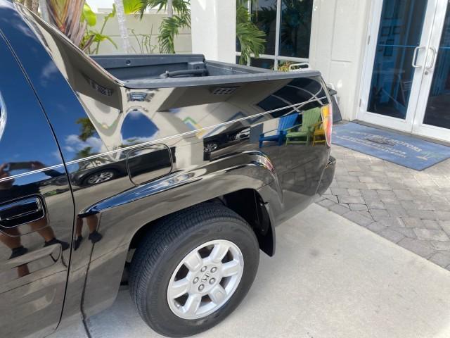 2007 Formal Black /Gray Honda Ridgeline RTL w/Leather 1 OWNER FL (2HJYK16557H) with an 3.5L SOHC PGM-FI 24-Valve VTEC V6 Engine engine, Automatic transmission, located at 4701 North Dixie Hwy, Pompano Beach, FL, 33064, (954) 422-2889, 26.240938, -80.123474 - OUR WEBPAGE FLORIDACARS1.COM HAS OVER 100 PHOTOS AND FREE CARFAX LINK 2007 HONDA RIDGELINE RTL 1 OWNER NEW $35,535 VIN: 2HJYK16557H543559 2 H J Y K 1 6 5 5 7 H 5 4 3 5 5 9 CREW PICKUP 3.5L V6 F SOHC 24V GASOLINE 21 MPG FRONT WHEEL DRIVE W/ 4X4 Features ABS Brakes Air Conditioning Alloy Wheels AM/FM - Photo#96