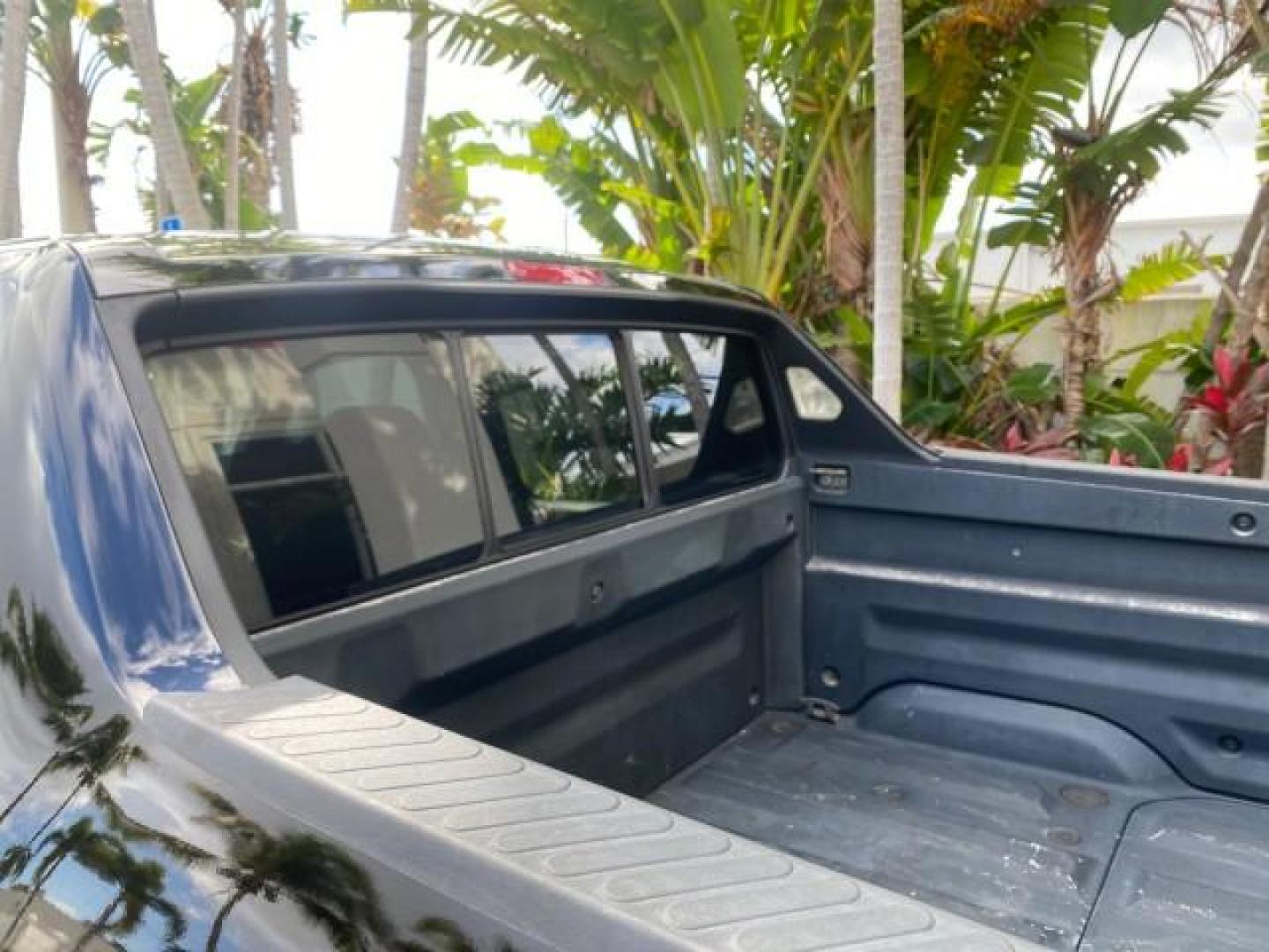 2007 Formal Black /Gray Honda Ridgeline RTL w/Leather 1 OWNER FL (2HJYK16557H) with an 3.5L SOHC PGM-FI 24-Valve VTEC V6 Engine engine, Automatic transmission, located at 4701 North Dixie Hwy, Pompano Beach, FL, 33064, (954) 422-2889, 26.240938, -80.123474 - OUR WEBPAGE FLORIDACARS1.COM HAS OVER 100 PHOTOS AND FREE CARFAX LINK 2007 HONDA RIDGELINE RTL 1 OWNER NEW $35,535 VIN: 2HJYK16557H543559 2 H J Y K 1 6 5 5 7 H 5 4 3 5 5 9 CREW PICKUP 3.5L V6 F SOHC 24V GASOLINE 21 MPG FRONT WHEEL DRIVE W/ 4X4 Features ABS Brakes Air Conditioning Alloy Wheels AM/FM - Photo#97