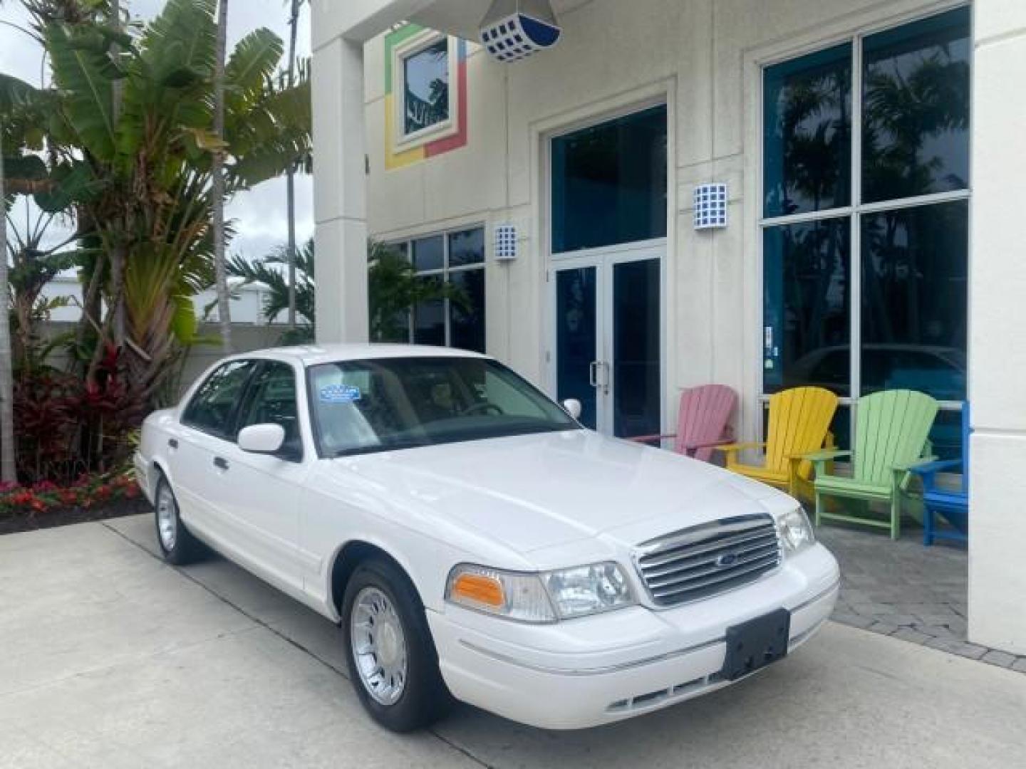 1999 Vibrant White /Lt/Med Parchment Ford Crown Victoria LX LOW MILES 61,537 (2FAFP74W6XX) with an 4.6L SMPI V8 Engine engine, Automatic transmission, located at 4701 North Dixie Hwy, Pompano Beach, FL, 33064, (954) 422-2889, 26.240938, -80.123474 - OUR WEBPAGE FLORIDACARS1.COM HAS OVER 100 PHOTOS AND FREE CARFAX LINK 1999 FORD CROWN VICTORIA LX VIN: 2FAFP74W6XX154498 2 F A F P 7 4 W 6 X X 1 5 4 4 9 8 SEDAN 4 DR 4.6L V8 F GASOLINE 26 MPG REAR WHEEL DRIVE Features ABS Brakes Air Conditioning AM/FM Stereo Automatic Transmission Cassette Player CD - Photo#1