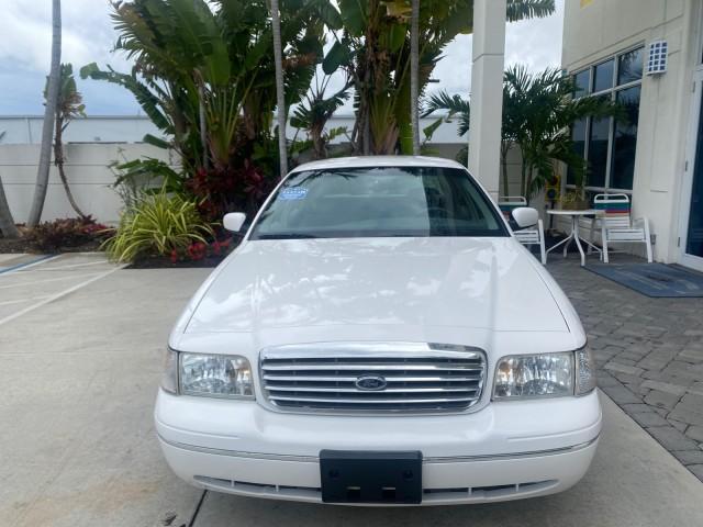 1999 Vibrant White /Lt/Med Parchment Ford Crown Victoria LX LOW MILES 61,537 (2FAFP74W6XX) with an 4.6L SMPI V8 Engine engine, Automatic transmission, located at 4701 North Dixie Hwy, Pompano Beach, FL, 33064, (954) 422-2889, 26.240938, -80.123474 - OUR WEBPAGE FLORIDACARS1.COM HAS OVER 100 PHOTOS AND FREE CARFAX LINK 1999 FORD CROWN VICTORIA LX VIN: 2FAFP74W6XX154498 2 F A F P 7 4 W 6 X X 1 5 4 4 9 8 SEDAN 4 DR 4.6L V8 F GASOLINE 26 MPG REAR WHEEL DRIVE Features ABS Brakes Air Conditioning AM/FM Stereo Automatic Transmission Cassette Player CD - Photo#2