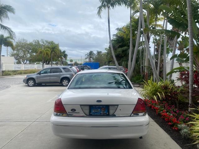 1999 Vibrant White /Lt/Med Parchment Ford Crown Victoria LX LOW MILES 61,537 (2FAFP74W6XX) with an 4.6L SMPI V8 Engine engine, Automatic transmission, located at 4701 North Dixie Hwy, Pompano Beach, FL, 33064, (954) 422-2889, 26.240938, -80.123474 - OUR WEBPAGE FLORIDACARS1.COM HAS OVER 100 PHOTOS AND FREE CARFAX LINK 1999 FORD CROWN VICTORIA LX VIN: 2FAFP74W6XX154498 2 F A F P 7 4 W 6 X X 1 5 4 4 9 8 SEDAN 4 DR 4.6L V8 F GASOLINE 26 MPG REAR WHEEL DRIVE Features ABS Brakes Air Conditioning AM/FM Stereo Automatic Transmission Cassette Player CD - Photo#6