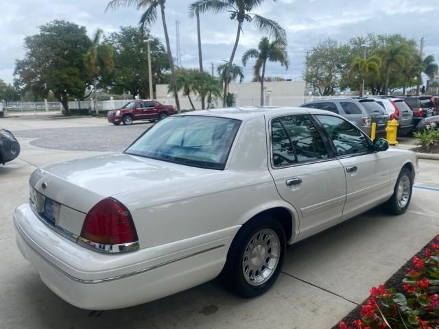 1999 Vibrant White /Lt/Med Parchment Ford Crown Victoria LX LOW MILES 61,537 (2FAFP74W6XX) with an 4.6L SMPI V8 Engine engine, Automatic transmission, located at 4701 North Dixie Hwy, Pompano Beach, FL, 33064, (954) 422-2889, 26.240938, -80.123474 - OUR WEBPAGE FLORIDACARS1.COM HAS OVER 100 PHOTOS AND FREE CARFAX LINK 1999 FORD CROWN VICTORIA LX VIN: 2FAFP74W6XX154498 2 F A F P 7 4 W 6 X X 1 5 4 4 9 8 SEDAN 4 DR 4.6L V8 F GASOLINE 26 MPG REAR WHEEL DRIVE Features ABS Brakes Air Conditioning AM/FM Stereo Automatic Transmission Cassette Player CD - Photo#7
