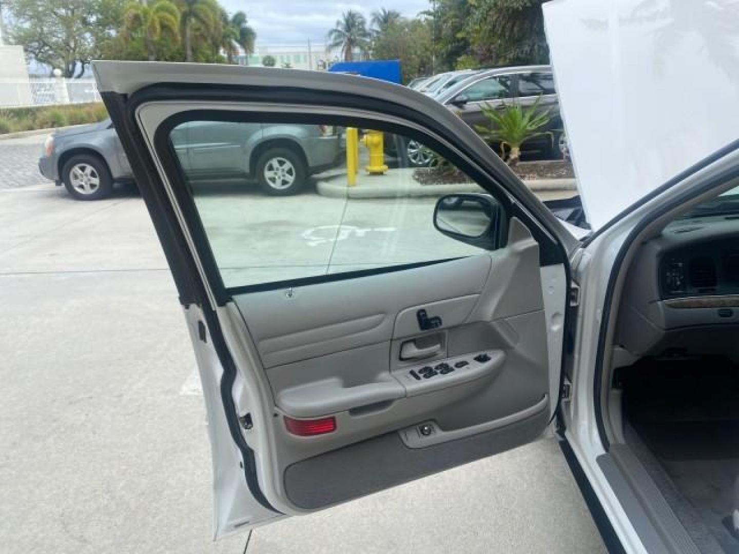 1999 Vibrant White /Lt/Med Parchment Ford Crown Victoria LX LOW MILES 61,537 (2FAFP74W6XX) with an 4.6L SMPI V8 Engine engine, Automatic transmission, located at 4701 North Dixie Hwy, Pompano Beach, FL, 33064, (954) 422-2889, 26.240938, -80.123474 - OUR WEBPAGE FLORIDACARS1.COM HAS OVER 100 PHOTOS AND FREE CARFAX LINK 1999 FORD CROWN VICTORIA LX VIN: 2FAFP74W6XX154498 2 F A F P 7 4 W 6 X X 1 5 4 4 9 8 SEDAN 4 DR 4.6L V8 F GASOLINE 26 MPG REAR WHEEL DRIVE Features ABS Brakes Air Conditioning AM/FM Stereo Automatic Transmission Cassette Player CD - Photo#9