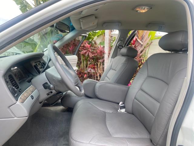 1999 Vibrant White /Lt/Med Parchment Ford Crown Victoria LX LOW MILES 61,537 (2FAFP74W6XX) with an 4.6L SMPI V8 Engine engine, Automatic transmission, located at 4701 North Dixie Hwy, Pompano Beach, FL, 33064, (954) 422-2889, 26.240938, -80.123474 - OUR WEBPAGE FLORIDACARS1.COM HAS OVER 100 PHOTOS AND FREE CARFAX LINK 1999 FORD CROWN VICTORIA LX VIN: 2FAFP74W6XX154498 2 F A F P 7 4 W 6 X X 1 5 4 4 9 8 SEDAN 4 DR 4.6L V8 F GASOLINE 26 MPG REAR WHEEL DRIVE Features ABS Brakes Air Conditioning AM/FM Stereo Automatic Transmission Cassette Player CD - Photo#10