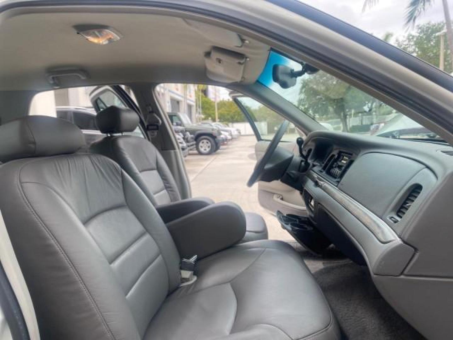 1999 Vibrant White /Lt/Med Parchment Ford Crown Victoria LX LOW MILES 61,537 (2FAFP74W6XX) with an 4.6L SMPI V8 Engine engine, Automatic transmission, located at 4701 North Dixie Hwy, Pompano Beach, FL, 33064, (954) 422-2889, 26.240938, -80.123474 - OUR WEBPAGE FLORIDACARS1.COM HAS OVER 100 PHOTOS AND FREE CARFAX LINK 1999 FORD CROWN VICTORIA LX VIN: 2FAFP74W6XX154498 2 F A F P 7 4 W 6 X X 1 5 4 4 9 8 SEDAN 4 DR 4.6L V8 F GASOLINE 26 MPG REAR WHEEL DRIVE Features ABS Brakes Air Conditioning AM/FM Stereo Automatic Transmission Cassette Player CD - Photo#12