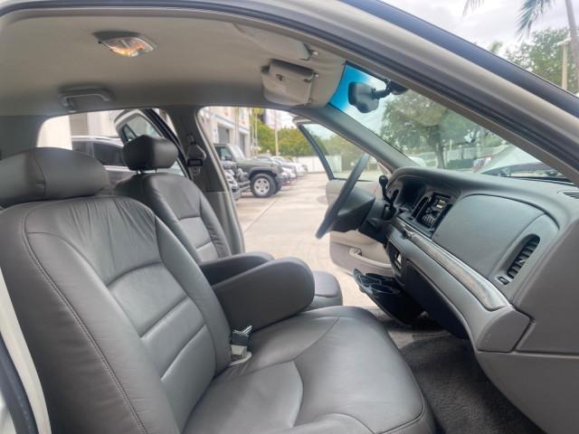 1999 Vibrant White /Lt/Med Parchment Ford Crown Victoria LX LOW MILES 61,537 (2FAFP74W6XX) with an 4.6L SMPI V8 Engine engine, Automatic transmission, located at 4701 North Dixie Hwy, Pompano Beach, FL, 33064, (954) 422-2889, 26.240938, -80.123474 - OUR WEBPAGE FLORIDACARS1.COM HAS OVER 100 PHOTOS AND FREE CARFAX LINK 1999 FORD CROWN VICTORIA LX VIN: 2FAFP74W6XX154498 2 F A F P 7 4 W 6 X X 1 5 4 4 9 8 SEDAN 4 DR 4.6L V8 F GASOLINE 26 MPG REAR WHEEL DRIVE Features ABS Brakes Air Conditioning AM/FM Stereo Automatic Transmission Cassette Player CD - Photo#12