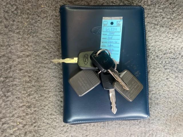 1999 Vibrant White /Lt/Med Parchment Ford Crown Victoria LX LOW MILES 61,537 (2FAFP74W6XX) with an 4.6L SMPI V8 Engine engine, Automatic transmission, located at 4701 North Dixie Hwy, Pompano Beach, FL, 33064, (954) 422-2889, 26.240938, -80.123474 - OUR WEBPAGE FLORIDACARS1.COM HAS OVER 100 PHOTOS AND FREE CARFAX LINK 1999 FORD CROWN VICTORIA LX VIN: 2FAFP74W6XX154498 2 F A F P 7 4 W 6 X X 1 5 4 4 9 8 SEDAN 4 DR 4.6L V8 F GASOLINE 26 MPG REAR WHEEL DRIVE Features ABS Brakes Air Conditioning AM/FM Stereo Automatic Transmission Cassette Player CD - Photo#23