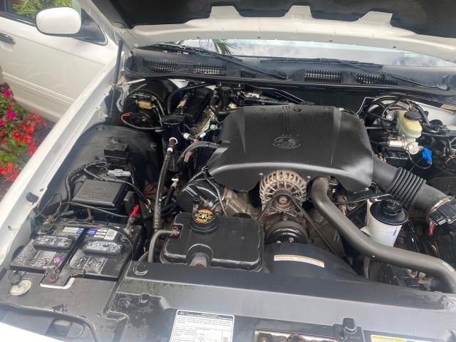 1999 Vibrant White /Lt/Med Parchment Ford Crown Victoria LX LOW MILES 61,537 (2FAFP74W6XX) with an 4.6L SMPI V8 Engine engine, Automatic transmission, located at 4701 North Dixie Hwy, Pompano Beach, FL, 33064, (954) 422-2889, 26.240938, -80.123474 - OUR WEBPAGE FLORIDACARS1.COM HAS OVER 100 PHOTOS AND FREE CARFAX LINK 1999 FORD CROWN VICTORIA LX VIN: 2FAFP74W6XX154498 2 F A F P 7 4 W 6 X X 1 5 4 4 9 8 SEDAN 4 DR 4.6L V8 F GASOLINE 26 MPG REAR WHEEL DRIVE Features ABS Brakes Air Conditioning AM/FM Stereo Automatic Transmission Cassette Player CD - Photo#24