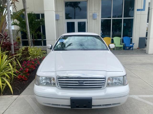 1999 Vibrant White /Lt/Med Parchment Ford Crown Victoria LX LOW MILES 61,537 (2FAFP74W6XX) with an 4.6L SMPI V8 Engine engine, Automatic transmission, located at 4701 North Dixie Hwy, Pompano Beach, FL, 33064, (954) 422-2889, 26.240938, -80.123474 - OUR WEBPAGE FLORIDACARS1.COM HAS OVER 100 PHOTOS AND FREE CARFAX LINK 1999 FORD CROWN VICTORIA LX VIN: 2FAFP74W6XX154498 2 F A F P 7 4 W 6 X X 1 5 4 4 9 8 SEDAN 4 DR 4.6L V8 F GASOLINE 26 MPG REAR WHEEL DRIVE Features ABS Brakes Air Conditioning AM/FM Stereo Automatic Transmission Cassette Player CD - Photo#27