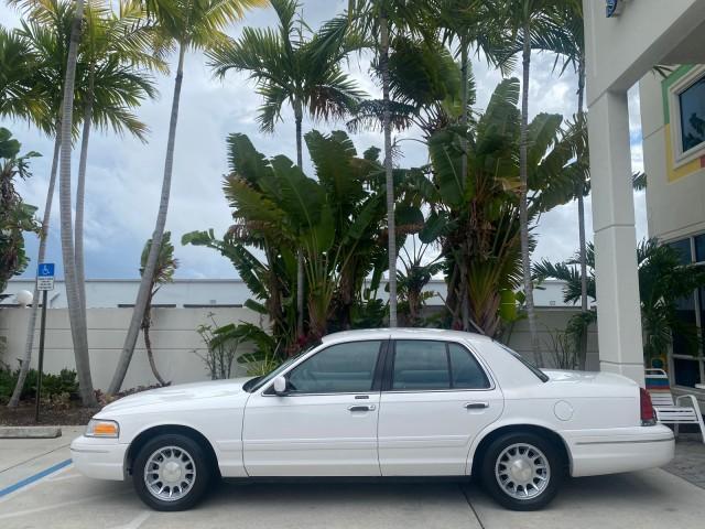 1999 Vibrant White /Lt/Med Parchment Ford Crown Victoria LX LOW MILES 61,537 (2FAFP74W6XX) with an 4.6L SMPI V8 Engine engine, Automatic transmission, located at 4701 North Dixie Hwy, Pompano Beach, FL, 33064, (954) 422-2889, 26.240938, -80.123474 - OUR WEBPAGE FLORIDACARS1.COM HAS OVER 100 PHOTOS AND FREE CARFAX LINK 1999 FORD CROWN VICTORIA LX VIN: 2FAFP74W6XX154498 2 F A F P 7 4 W 6 X X 1 5 4 4 9 8 SEDAN 4 DR 4.6L V8 F GASOLINE 26 MPG REAR WHEEL DRIVE Features ABS Brakes Air Conditioning AM/FM Stereo Automatic Transmission Cassette Player CD - Photo#30