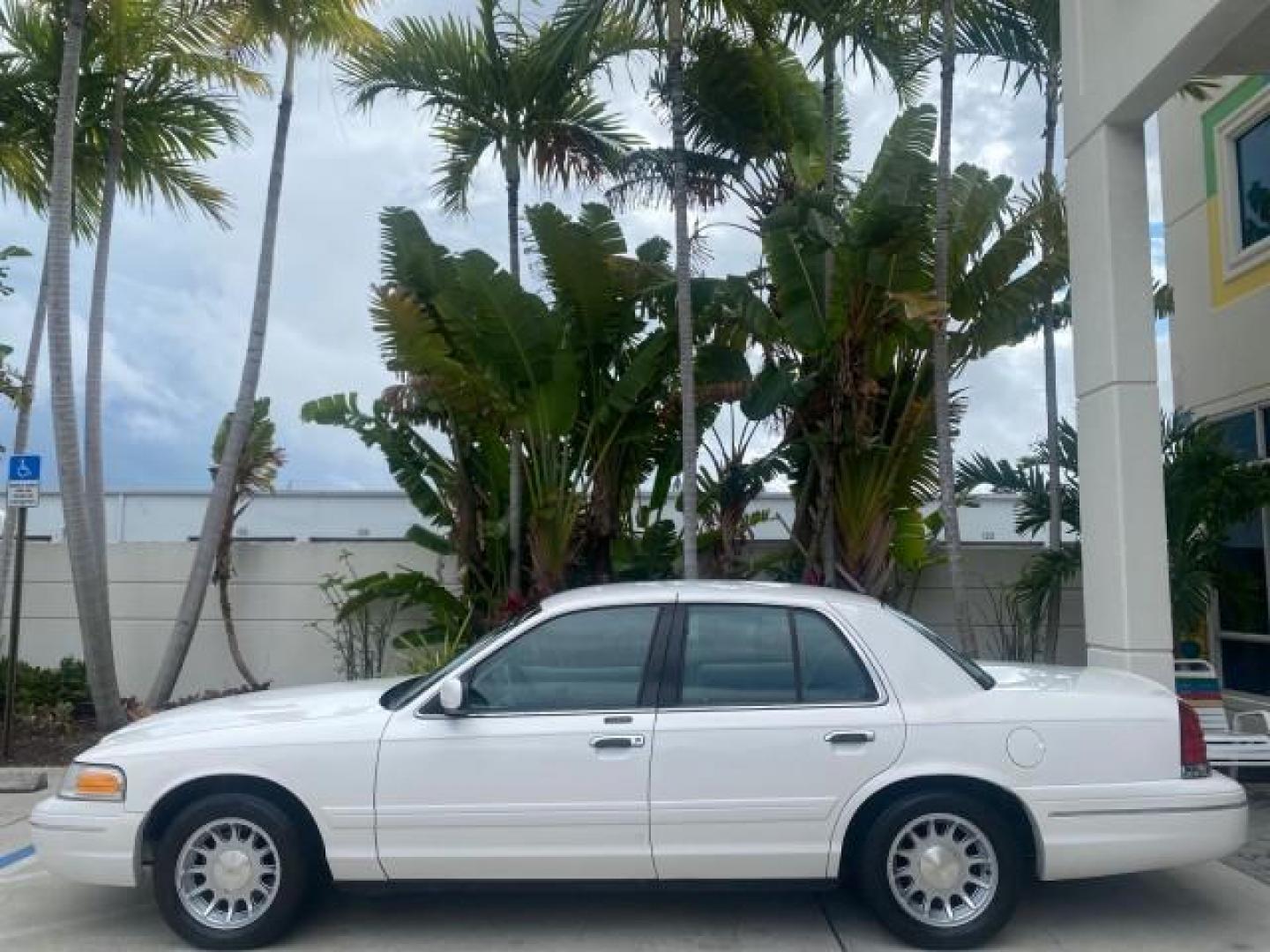 1999 Vibrant White /Lt/Med Parchment Ford Crown Victoria LX LOW MILES 61,537 (2FAFP74W6XX) with an 4.6L SMPI V8 Engine engine, Automatic transmission, located at 4701 North Dixie Hwy, Pompano Beach, FL, 33064, (954) 422-2889, 26.240938, -80.123474 - OUR WEBPAGE FLORIDACARS1.COM HAS OVER 100 PHOTOS AND FREE CARFAX LINK 1999 FORD CROWN VICTORIA LX VIN: 2FAFP74W6XX154498 2 F A F P 7 4 W 6 X X 1 5 4 4 9 8 SEDAN 4 DR 4.6L V8 F GASOLINE 26 MPG REAR WHEEL DRIVE Features ABS Brakes Air Conditioning AM/FM Stereo Automatic Transmission Cassette Player CD - Photo#31