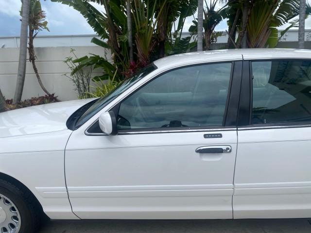 1999 Vibrant White /Lt/Med Parchment Ford Crown Victoria LX LOW MILES 61,537 (2FAFP74W6XX) with an 4.6L SMPI V8 Engine engine, Automatic transmission, located at 4701 North Dixie Hwy, Pompano Beach, FL, 33064, (954) 422-2889, 26.240938, -80.123474 - OUR WEBPAGE FLORIDACARS1.COM HAS OVER 100 PHOTOS AND FREE CARFAX LINK 1999 FORD CROWN VICTORIA LX VIN: 2FAFP74W6XX154498 2 F A F P 7 4 W 6 X X 1 5 4 4 9 8 SEDAN 4 DR 4.6L V8 F GASOLINE 26 MPG REAR WHEEL DRIVE Features ABS Brakes Air Conditioning AM/FM Stereo Automatic Transmission Cassette Player CD - Photo#36
