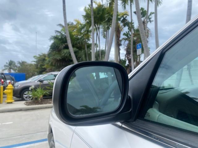 1999 Vibrant White /Lt/Med Parchment Ford Crown Victoria LX LOW MILES 61,537 (2FAFP74W6XX) with an 4.6L SMPI V8 Engine engine, Automatic transmission, located at 4701 North Dixie Hwy, Pompano Beach, FL, 33064, (954) 422-2889, 26.240938, -80.123474 - OUR WEBPAGE FLORIDACARS1.COM HAS OVER 100 PHOTOS AND FREE CARFAX LINK 1999 FORD CROWN VICTORIA LX VIN: 2FAFP74W6XX154498 2 F A F P 7 4 W 6 X X 1 5 4 4 9 8 SEDAN 4 DR 4.6L V8 F GASOLINE 26 MPG REAR WHEEL DRIVE Features ABS Brakes Air Conditioning AM/FM Stereo Automatic Transmission Cassette Player CD - Photo#39