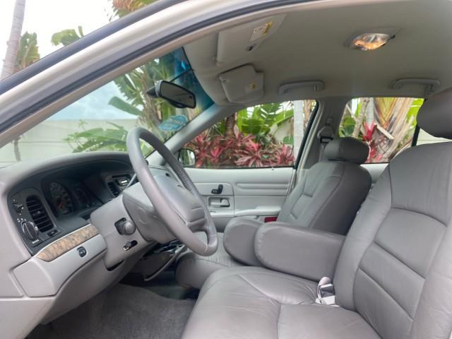 1999 Vibrant White /Lt/Med Parchment Ford Crown Victoria LX LOW MILES 61,537 (2FAFP74W6XX) with an 4.6L SMPI V8 Engine engine, Automatic transmission, located at 4701 North Dixie Hwy, Pompano Beach, FL, 33064, (954) 422-2889, 26.240938, -80.123474 - OUR WEBPAGE FLORIDACARS1.COM HAS OVER 100 PHOTOS AND FREE CARFAX LINK 1999 FORD CROWN VICTORIA LX VIN: 2FAFP74W6XX154498 2 F A F P 7 4 W 6 X X 1 5 4 4 9 8 SEDAN 4 DR 4.6L V8 F GASOLINE 26 MPG REAR WHEEL DRIVE Features ABS Brakes Air Conditioning AM/FM Stereo Automatic Transmission Cassette Player CD - Photo#44