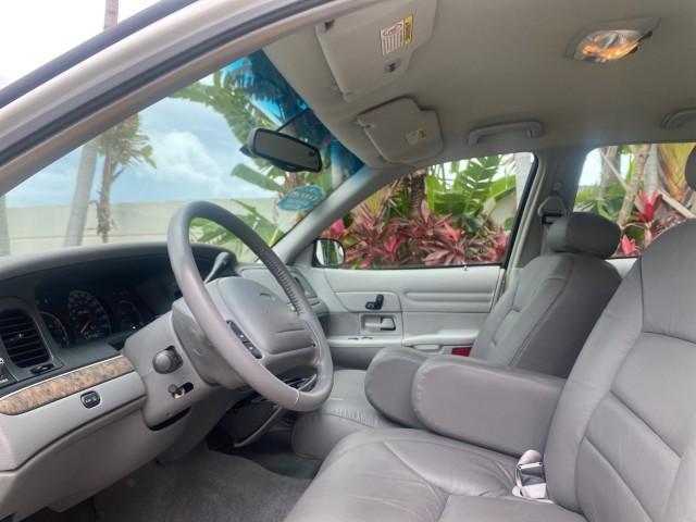 1999 Vibrant White /Lt/Med Parchment Ford Crown Victoria LX LOW MILES 61,537 (2FAFP74W6XX) with an 4.6L SMPI V8 Engine engine, Automatic transmission, located at 4701 North Dixie Hwy, Pompano Beach, FL, 33064, (954) 422-2889, 26.240938, -80.123474 - OUR WEBPAGE FLORIDACARS1.COM HAS OVER 100 PHOTOS AND FREE CARFAX LINK 1999 FORD CROWN VICTORIA LX VIN: 2FAFP74W6XX154498 2 F A F P 7 4 W 6 X X 1 5 4 4 9 8 SEDAN 4 DR 4.6L V8 F GASOLINE 26 MPG REAR WHEEL DRIVE Features ABS Brakes Air Conditioning AM/FM Stereo Automatic Transmission Cassette Player CD - Photo#45