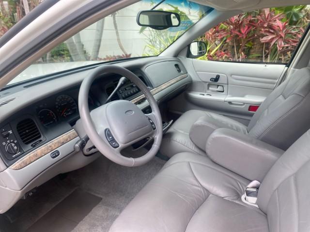 1999 Vibrant White /Lt/Med Parchment Ford Crown Victoria LX LOW MILES 61,537 (2FAFP74W6XX) with an 4.6L SMPI V8 Engine engine, Automatic transmission, located at 4701 North Dixie Hwy, Pompano Beach, FL, 33064, (954) 422-2889, 26.240938, -80.123474 - OUR WEBPAGE FLORIDACARS1.COM HAS OVER 100 PHOTOS AND FREE CARFAX LINK 1999 FORD CROWN VICTORIA LX VIN: 2FAFP74W6XX154498 2 F A F P 7 4 W 6 X X 1 5 4 4 9 8 SEDAN 4 DR 4.6L V8 F GASOLINE 26 MPG REAR WHEEL DRIVE Features ABS Brakes Air Conditioning AM/FM Stereo Automatic Transmission Cassette Player CD - Photo#46