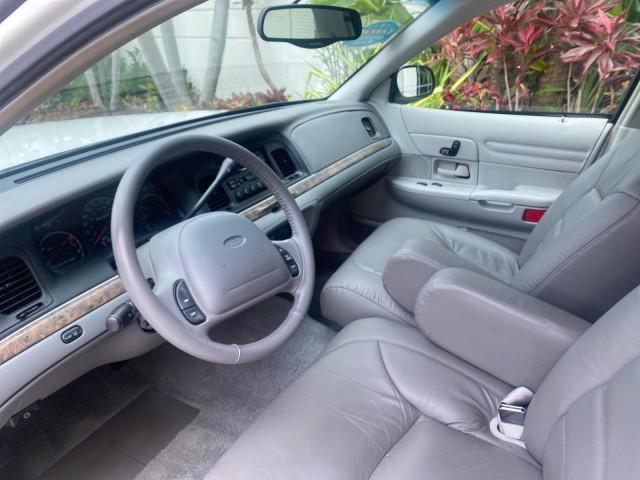 1999 Vibrant White /Lt/Med Parchment Ford Crown Victoria LX LOW MILES 61,537 (2FAFP74W6XX) with an 4.6L SMPI V8 Engine engine, Automatic transmission, located at 4701 North Dixie Hwy, Pompano Beach, FL, 33064, (954) 422-2889, 26.240938, -80.123474 - OUR WEBPAGE FLORIDACARS1.COM HAS OVER 100 PHOTOS AND FREE CARFAX LINK 1999 FORD CROWN VICTORIA LX VIN: 2FAFP74W6XX154498 2 F A F P 7 4 W 6 X X 1 5 4 4 9 8 SEDAN 4 DR 4.6L V8 F GASOLINE 26 MPG REAR WHEEL DRIVE Features ABS Brakes Air Conditioning AM/FM Stereo Automatic Transmission Cassette Player CD - Photo#48