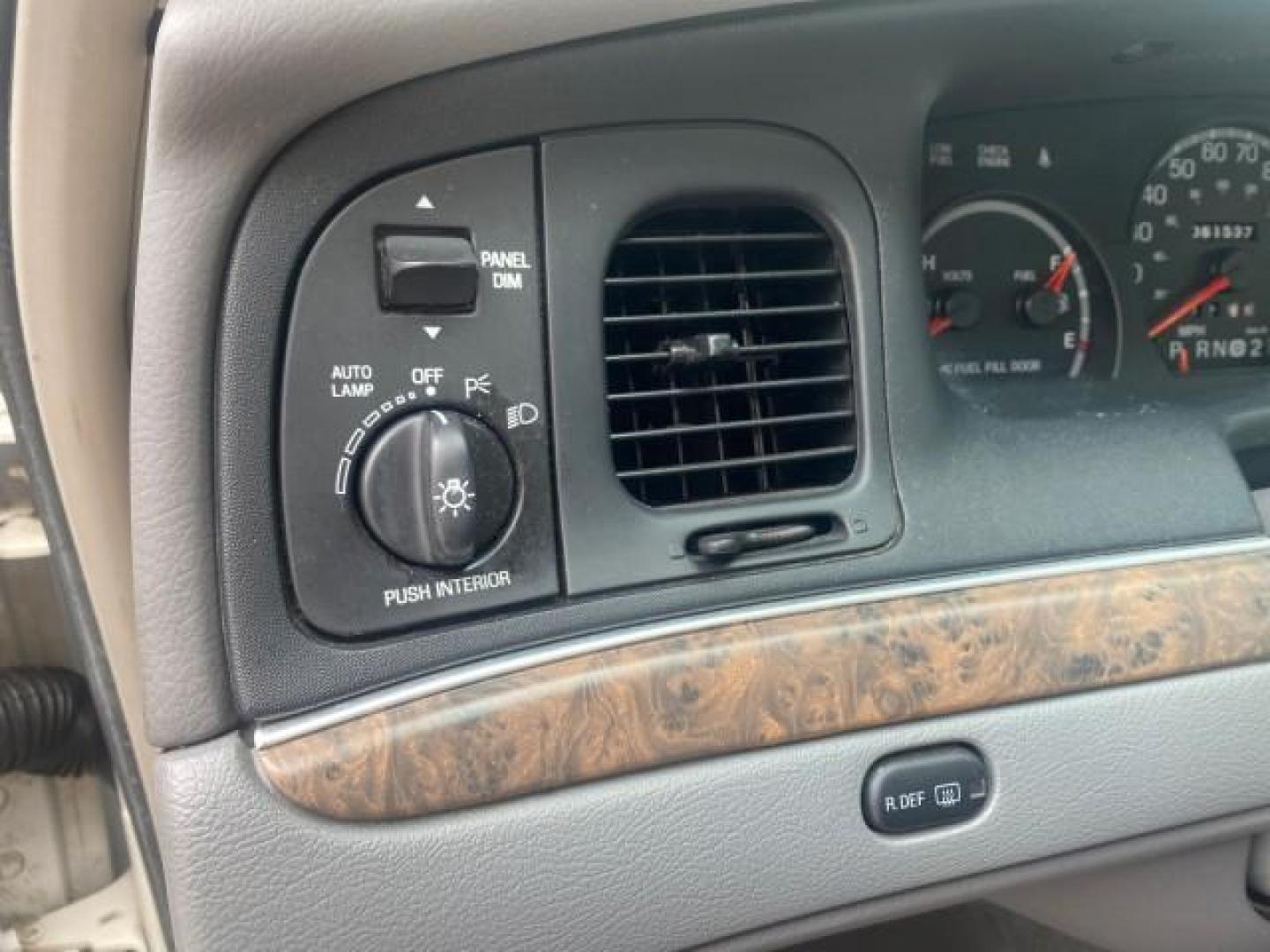 1999 Vibrant White /Lt/Med Parchment Ford Crown Victoria LX LOW MILES 61,537 (2FAFP74W6XX) with an 4.6L SMPI V8 Engine engine, Automatic transmission, located at 4701 North Dixie Hwy, Pompano Beach, FL, 33064, (954) 422-2889, 26.240938, -80.123474 - OUR WEBPAGE FLORIDACARS1.COM HAS OVER 100 PHOTOS AND FREE CARFAX LINK 1999 FORD CROWN VICTORIA LX VIN: 2FAFP74W6XX154498 2 F A F P 7 4 W 6 X X 1 5 4 4 9 8 SEDAN 4 DR 4.6L V8 F GASOLINE 26 MPG REAR WHEEL DRIVE Features ABS Brakes Air Conditioning AM/FM Stereo Automatic Transmission Cassette Player CD - Photo#56