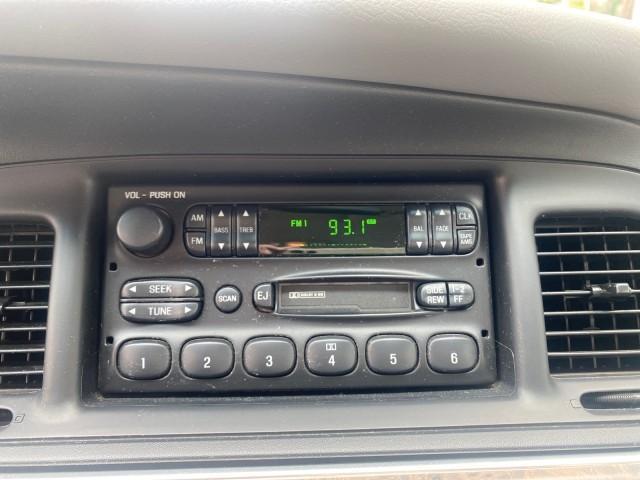 1999 Vibrant White /Lt/Med Parchment Ford Crown Victoria LX LOW MILES 61,537 (2FAFP74W6XX) with an 4.6L SMPI V8 Engine engine, Automatic transmission, located at 4701 North Dixie Hwy, Pompano Beach, FL, 33064, (954) 422-2889, 26.240938, -80.123474 - OUR WEBPAGE FLORIDACARS1.COM HAS OVER 100 PHOTOS AND FREE CARFAX LINK 1999 FORD CROWN VICTORIA LX VIN: 2FAFP74W6XX154498 2 F A F P 7 4 W 6 X X 1 5 4 4 9 8 SEDAN 4 DR 4.6L V8 F GASOLINE 26 MPG REAR WHEEL DRIVE Features ABS Brakes Air Conditioning AM/FM Stereo Automatic Transmission Cassette Player CD - Photo#60