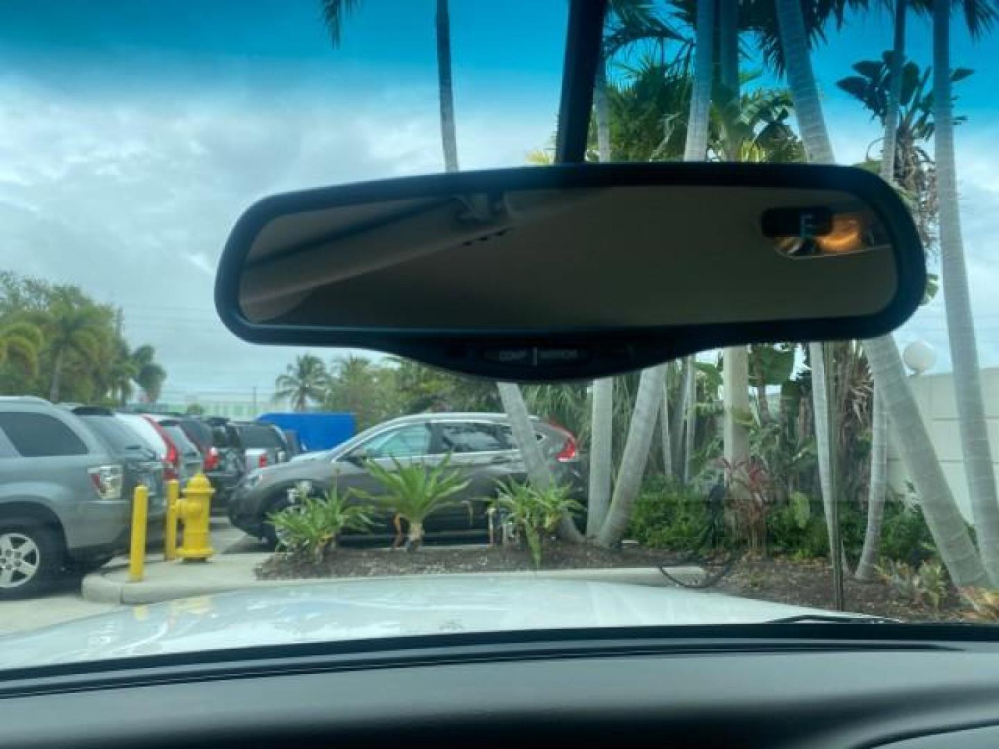 1999 Vibrant White /Lt/Med Parchment Ford Crown Victoria LX LOW MILES 61,537 (2FAFP74W6XX) with an 4.6L SMPI V8 Engine engine, Automatic transmission, located at 4701 North Dixie Hwy, Pompano Beach, FL, 33064, (954) 422-2889, 26.240938, -80.123474 - OUR WEBPAGE FLORIDACARS1.COM HAS OVER 100 PHOTOS AND FREE CARFAX LINK 1999 FORD CROWN VICTORIA LX VIN: 2FAFP74W6XX154498 2 F A F P 7 4 W 6 X X 1 5 4 4 9 8 SEDAN 4 DR 4.6L V8 F GASOLINE 26 MPG REAR WHEEL DRIVE Features ABS Brakes Air Conditioning AM/FM Stereo Automatic Transmission Cassette Player CD - Photo#63