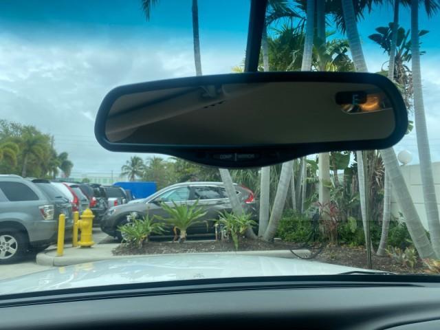 1999 Vibrant White /Lt/Med Parchment Ford Crown Victoria LX LOW MILES 61,537 (2FAFP74W6XX) with an 4.6L SMPI V8 Engine engine, Automatic transmission, located at 4701 North Dixie Hwy, Pompano Beach, FL, 33064, (954) 422-2889, 26.240938, -80.123474 - OUR WEBPAGE FLORIDACARS1.COM HAS OVER 100 PHOTOS AND FREE CARFAX LINK 1999 FORD CROWN VICTORIA LX VIN: 2FAFP74W6XX154498 2 F A F P 7 4 W 6 X X 1 5 4 4 9 8 SEDAN 4 DR 4.6L V8 F GASOLINE 26 MPG REAR WHEEL DRIVE Features ABS Brakes Air Conditioning AM/FM Stereo Automatic Transmission Cassette Player CD - Photo#63