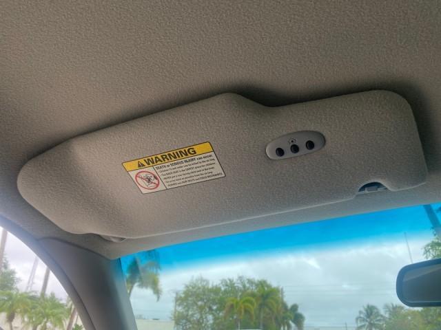 1999 Vibrant White /Lt/Med Parchment Ford Crown Victoria LX LOW MILES 61,537 (2FAFP74W6XX) with an 4.6L SMPI V8 Engine engine, Automatic transmission, located at 4701 North Dixie Hwy, Pompano Beach, FL, 33064, (954) 422-2889, 26.240938, -80.123474 - OUR WEBPAGE FLORIDACARS1.COM HAS OVER 100 PHOTOS AND FREE CARFAX LINK 1999 FORD CROWN VICTORIA LX VIN: 2FAFP74W6XX154498 2 F A F P 7 4 W 6 X X 1 5 4 4 9 8 SEDAN 4 DR 4.6L V8 F GASOLINE 26 MPG REAR WHEEL DRIVE Features ABS Brakes Air Conditioning AM/FM Stereo Automatic Transmission Cassette Player CD - Photo#64