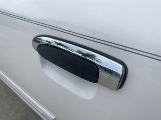 1999 Vibrant White /Lt/Med Parchment Ford Crown Victoria LX LOW MILES 61,537 (2FAFP74W6XX) with an 4.6L SMPI V8 Engine engine, Automatic transmission, located at 4701 North Dixie Hwy, Pompano Beach, FL, 33064, (954) 422-2889, 26.240938, -80.123474 - OUR WEBPAGE FLORIDACARS1.COM HAS OVER 100 PHOTOS AND FREE CARFAX LINK 1999 FORD CROWN VICTORIA LX VIN: 2FAFP74W6XX154498 2 F A F P 7 4 W 6 X X 1 5 4 4 9 8 SEDAN 4 DR 4.6L V8 F GASOLINE 26 MPG REAR WHEEL DRIVE Features ABS Brakes Air Conditioning AM/FM Stereo Automatic Transmission Cassette Player CD - Photo#70