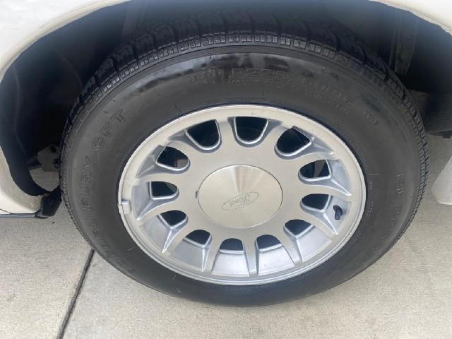 1999 Vibrant White /Lt/Med Parchment Ford Crown Victoria LX LOW MILES 61,537 (2FAFP74W6XX) with an 4.6L SMPI V8 Engine engine, Automatic transmission, located at 4701 North Dixie Hwy, Pompano Beach, FL, 33064, (954) 422-2889, 26.240938, -80.123474 - OUR WEBPAGE FLORIDACARS1.COM HAS OVER 100 PHOTOS AND FREE CARFAX LINK 1999 FORD CROWN VICTORIA LX VIN: 2FAFP74W6XX154498 2 F A F P 7 4 W 6 X X 1 5 4 4 9 8 SEDAN 4 DR 4.6L V8 F GASOLINE 26 MPG REAR WHEEL DRIVE Features ABS Brakes Air Conditioning AM/FM Stereo Automatic Transmission Cassette Player CD - Photo#79