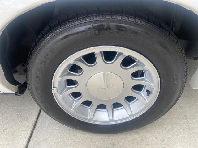 1999 Vibrant White /Lt/Med Parchment Ford Crown Victoria LX LOW MILES 61,537 (2FAFP74W6XX) with an 4.6L SMPI V8 Engine engine, Automatic transmission, located at 4701 North Dixie Hwy, Pompano Beach, FL, 33064, (954) 422-2889, 26.240938, -80.123474 - OUR WEBPAGE FLORIDACARS1.COM HAS OVER 100 PHOTOS AND FREE CARFAX LINK 1999 FORD CROWN VICTORIA LX VIN: 2FAFP74W6XX154498 2 F A F P 7 4 W 6 X X 1 5 4 4 9 8 SEDAN 4 DR 4.6L V8 F GASOLINE 26 MPG REAR WHEEL DRIVE Features ABS Brakes Air Conditioning AM/FM Stereo Automatic Transmission Cassette Player CD - Photo#79