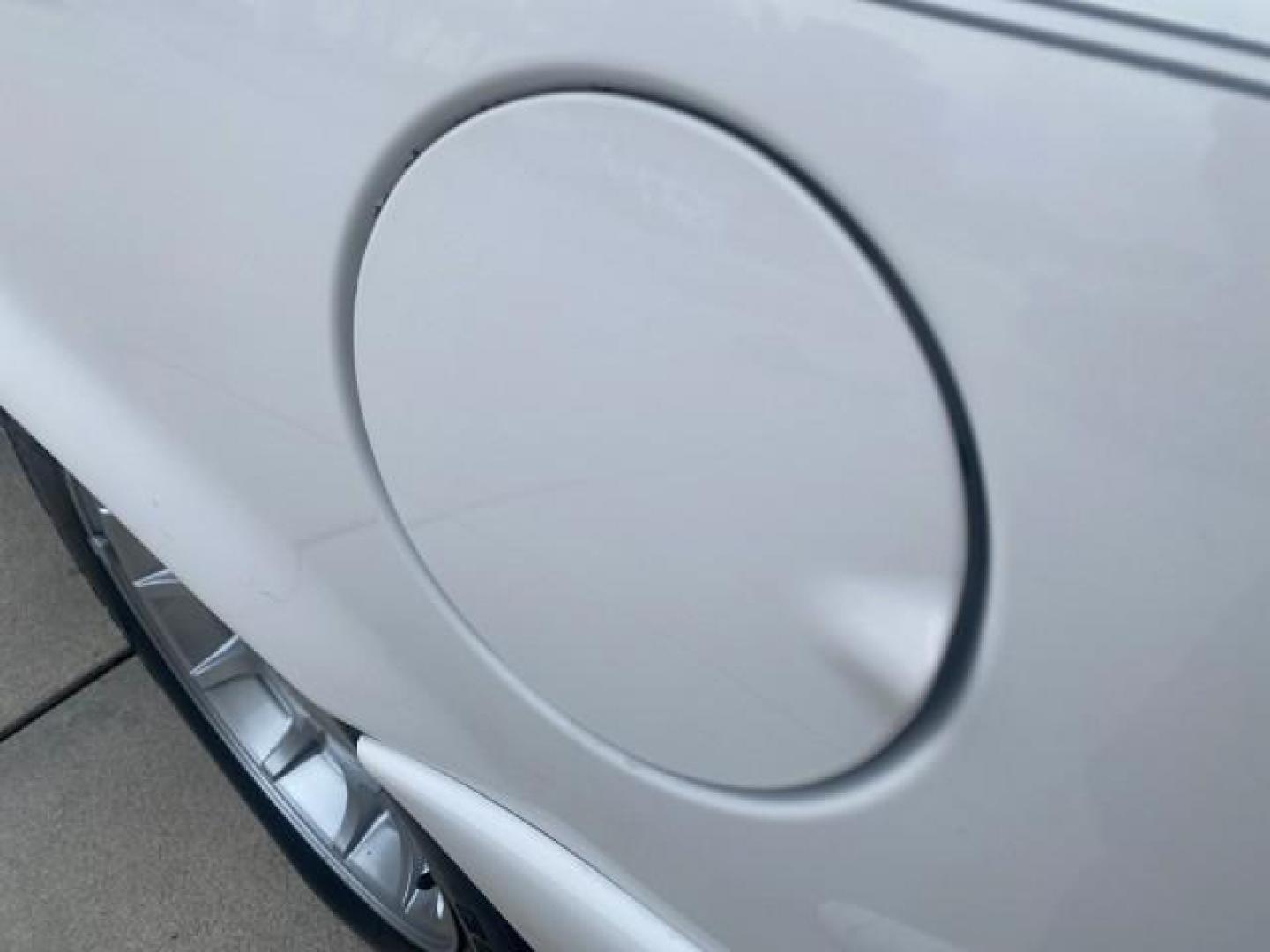 1999 Vibrant White /Lt/Med Parchment Ford Crown Victoria LX LOW MILES 61,537 (2FAFP74W6XX) with an 4.6L SMPI V8 Engine engine, Automatic transmission, located at 4701 North Dixie Hwy, Pompano Beach, FL, 33064, (954) 422-2889, 26.240938, -80.123474 - OUR WEBPAGE FLORIDACARS1.COM HAS OVER 100 PHOTOS AND FREE CARFAX LINK 1999 FORD CROWN VICTORIA LX VIN: 2FAFP74W6XX154498 2 F A F P 7 4 W 6 X X 1 5 4 4 9 8 SEDAN 4 DR 4.6L V8 F GASOLINE 26 MPG REAR WHEEL DRIVE Features ABS Brakes Air Conditioning AM/FM Stereo Automatic Transmission Cassette Player CD - Photo#81