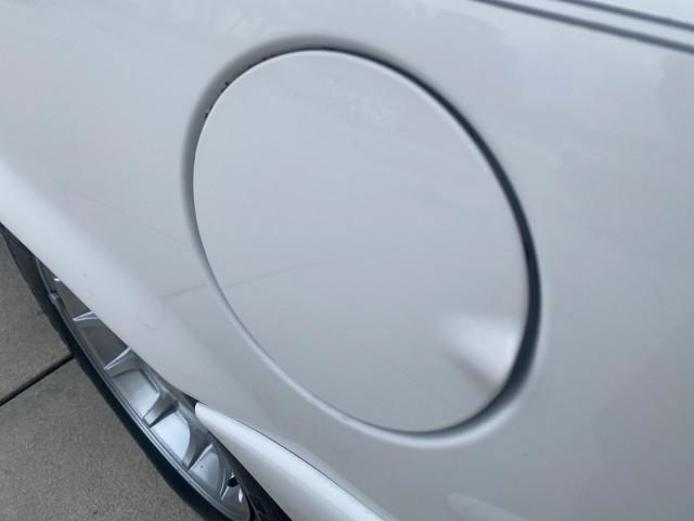 1999 Vibrant White /Lt/Med Parchment Ford Crown Victoria LX LOW MILES 61,537 (2FAFP74W6XX) with an 4.6L SMPI V8 Engine engine, Automatic transmission, located at 4701 North Dixie Hwy, Pompano Beach, FL, 33064, (954) 422-2889, 26.240938, -80.123474 - OUR WEBPAGE FLORIDACARS1.COM HAS OVER 100 PHOTOS AND FREE CARFAX LINK 1999 FORD CROWN VICTORIA LX VIN: 2FAFP74W6XX154498 2 F A F P 7 4 W 6 X X 1 5 4 4 9 8 SEDAN 4 DR 4.6L V8 F GASOLINE 26 MPG REAR WHEEL DRIVE Features ABS Brakes Air Conditioning AM/FM Stereo Automatic Transmission Cassette Player CD - Photo#81