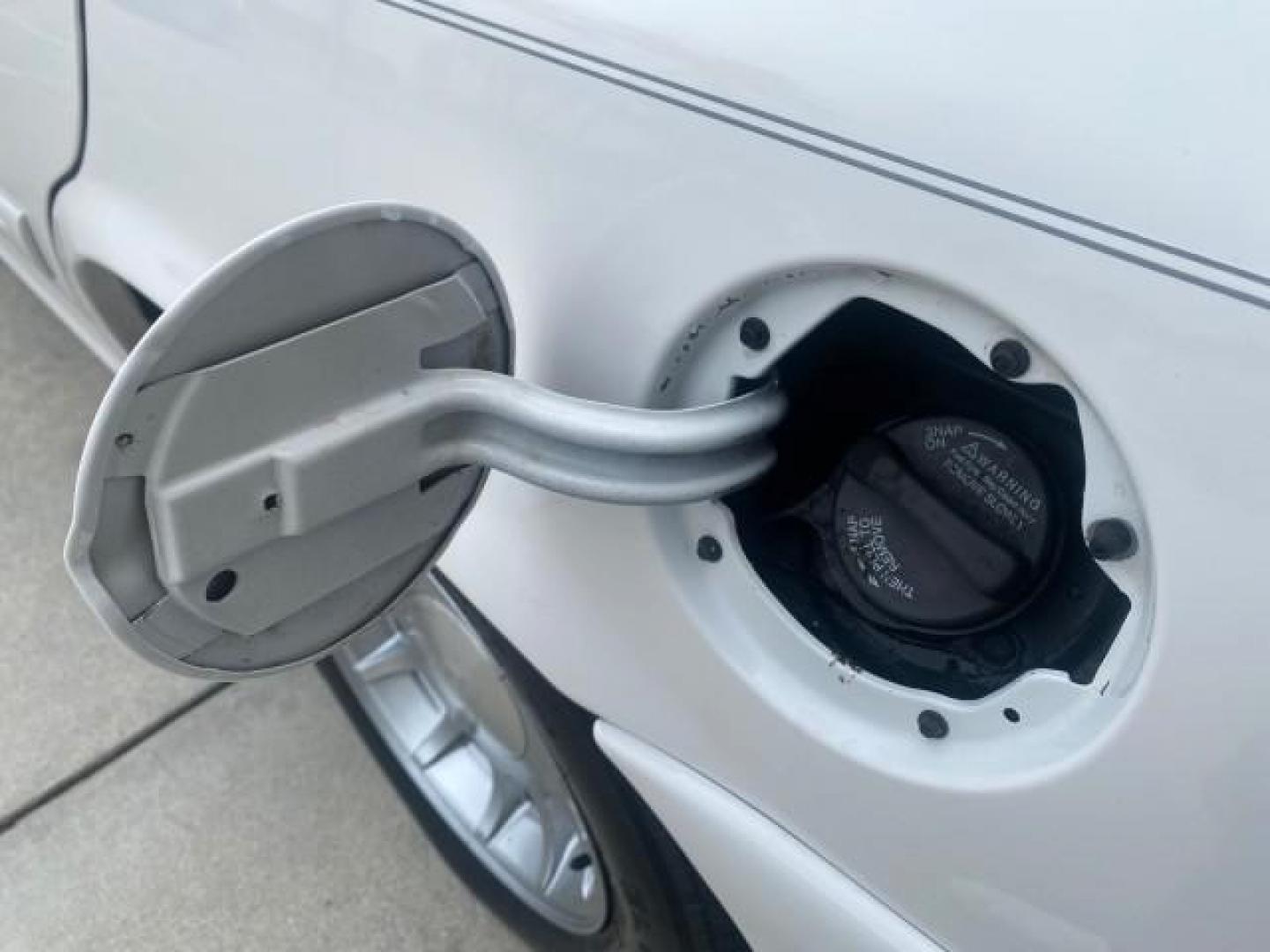 1999 Vibrant White /Lt/Med Parchment Ford Crown Victoria LX LOW MILES 61,537 (2FAFP74W6XX) with an 4.6L SMPI V8 Engine engine, Automatic transmission, located at 4701 North Dixie Hwy, Pompano Beach, FL, 33064, (954) 422-2889, 26.240938, -80.123474 - OUR WEBPAGE FLORIDACARS1.COM HAS OVER 100 PHOTOS AND FREE CARFAX LINK 1999 FORD CROWN VICTORIA LX VIN: 2FAFP74W6XX154498 2 F A F P 7 4 W 6 X X 1 5 4 4 9 8 SEDAN 4 DR 4.6L V8 F GASOLINE 26 MPG REAR WHEEL DRIVE Features ABS Brakes Air Conditioning AM/FM Stereo Automatic Transmission Cassette Player CD - Photo#82