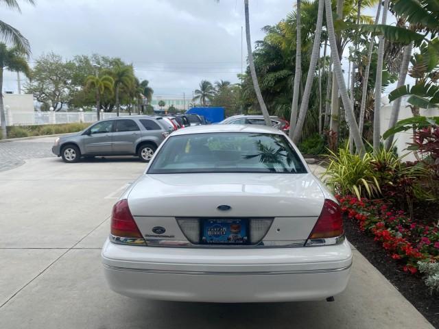 1999 Vibrant White /Lt/Med Parchment Ford Crown Victoria LX LOW MILES 61,537 (2FAFP74W6XX) with an 4.6L SMPI V8 Engine engine, Automatic transmission, located at 4701 North Dixie Hwy, Pompano Beach, FL, 33064, (954) 422-2889, 26.240938, -80.123474 - OUR WEBPAGE FLORIDACARS1.COM HAS OVER 100 PHOTOS AND FREE CARFAX LINK 1999 FORD CROWN VICTORIA LX VIN: 2FAFP74W6XX154498 2 F A F P 7 4 W 6 X X 1 5 4 4 9 8 SEDAN 4 DR 4.6L V8 F GASOLINE 26 MPG REAR WHEEL DRIVE Features ABS Brakes Air Conditioning AM/FM Stereo Automatic Transmission Cassette Player CD - Photo#83