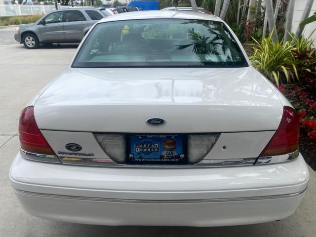 1999 Vibrant White /Lt/Med Parchment Ford Crown Victoria LX LOW MILES 61,537 (2FAFP74W6XX) with an 4.6L SMPI V8 Engine engine, Automatic transmission, located at 4701 North Dixie Hwy, Pompano Beach, FL, 33064, (954) 422-2889, 26.240938, -80.123474 - OUR WEBPAGE FLORIDACARS1.COM HAS OVER 100 PHOTOS AND FREE CARFAX LINK 1999 FORD CROWN VICTORIA LX VIN: 2FAFP74W6XX154498 2 F A F P 7 4 W 6 X X 1 5 4 4 9 8 SEDAN 4 DR 4.6L V8 F GASOLINE 26 MPG REAR WHEEL DRIVE Features ABS Brakes Air Conditioning AM/FM Stereo Automatic Transmission Cassette Player CD - Photo#84