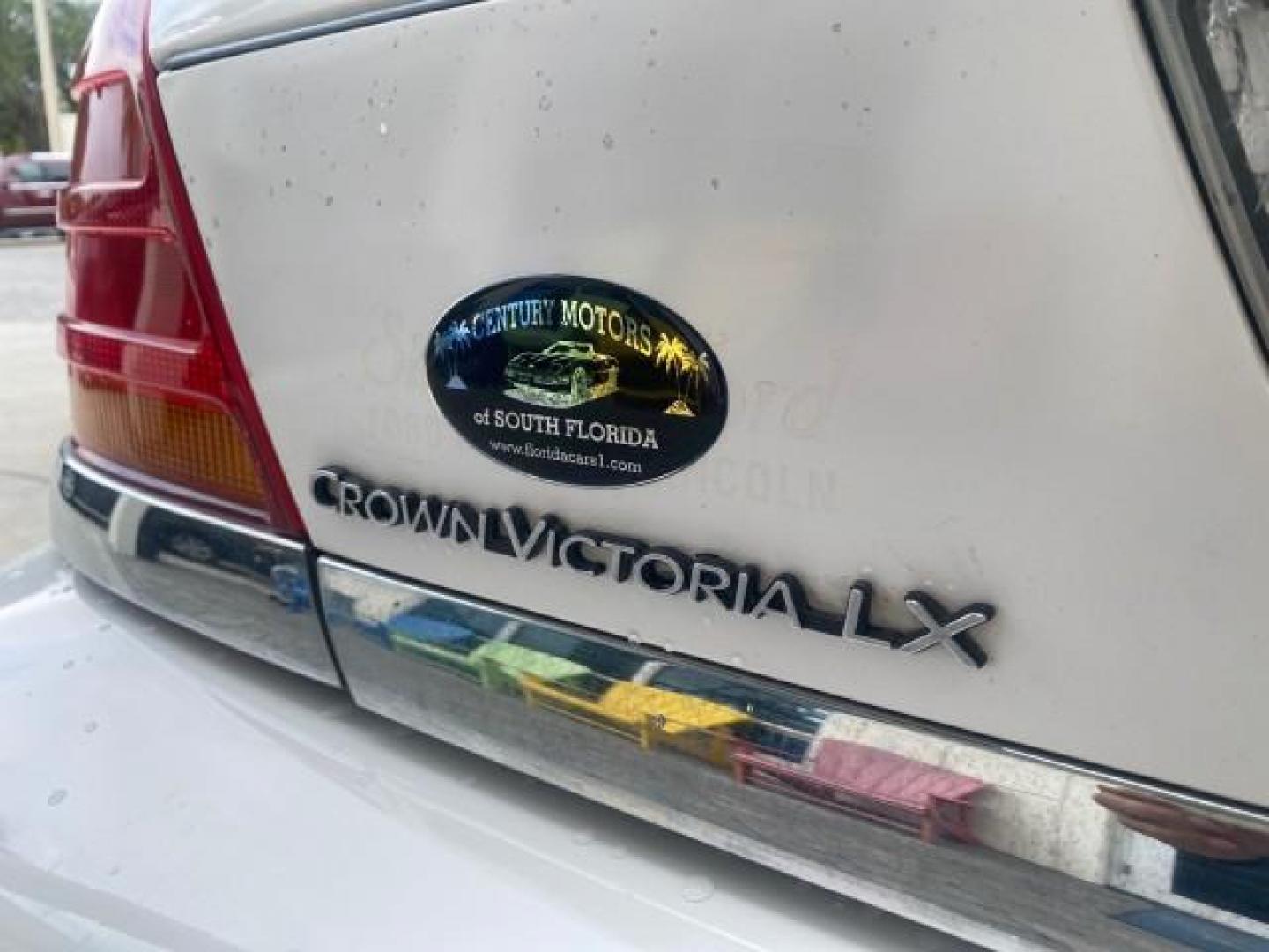 1999 Vibrant White /Lt/Med Parchment Ford Crown Victoria LX LOW MILES 61,537 (2FAFP74W6XX) with an 4.6L SMPI V8 Engine engine, Automatic transmission, located at 4701 North Dixie Hwy, Pompano Beach, FL, 33064, (954) 422-2889, 26.240938, -80.123474 - OUR WEBPAGE FLORIDACARS1.COM HAS OVER 100 PHOTOS AND FREE CARFAX LINK 1999 FORD CROWN VICTORIA LX VIN: 2FAFP74W6XX154498 2 F A F P 7 4 W 6 X X 1 5 4 4 9 8 SEDAN 4 DR 4.6L V8 F GASOLINE 26 MPG REAR WHEEL DRIVE Features ABS Brakes Air Conditioning AM/FM Stereo Automatic Transmission Cassette Player CD - Photo#85