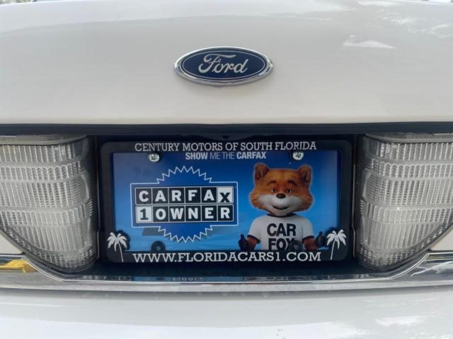 1999 Vibrant White /Lt/Med Parchment Ford Crown Victoria LX LOW MILES 61,537 (2FAFP74W6XX) with an 4.6L SMPI V8 Engine engine, Automatic transmission, located at 4701 North Dixie Hwy, Pompano Beach, FL, 33064, (954) 422-2889, 26.240938, -80.123474 - OUR WEBPAGE FLORIDACARS1.COM HAS OVER 100 PHOTOS AND FREE CARFAX LINK 1999 FORD CROWN VICTORIA LX VIN: 2FAFP74W6XX154498 2 F A F P 7 4 W 6 X X 1 5 4 4 9 8 SEDAN 4 DR 4.6L V8 F GASOLINE 26 MPG REAR WHEEL DRIVE Features ABS Brakes Air Conditioning AM/FM Stereo Automatic Transmission Cassette Player CD - Photo#86